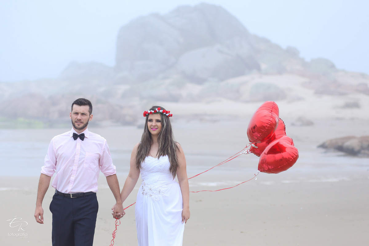 Praia - Santa Catarina - Trash the dress - Vinicius e Greice