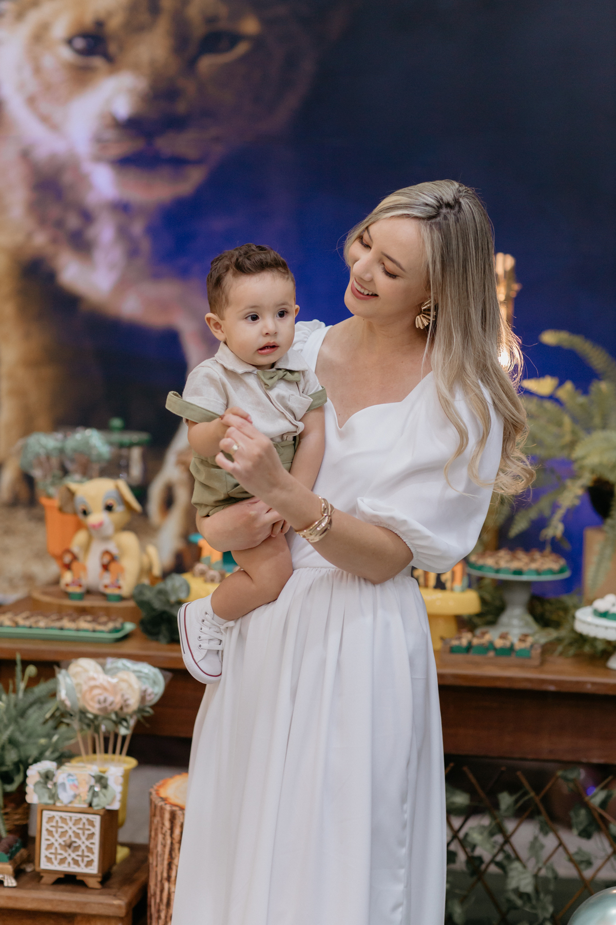 oto de família expontânea no aniversário de 1 ano do Bernardo no The Jungle Buffet em Araraquara.