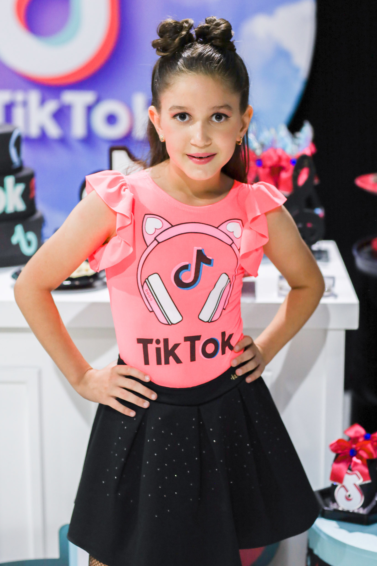 Fotografia profissional de festa infantil com o tema TikTok no Magic Day Buffet Park em Araraquara, por Ludimila Morais.