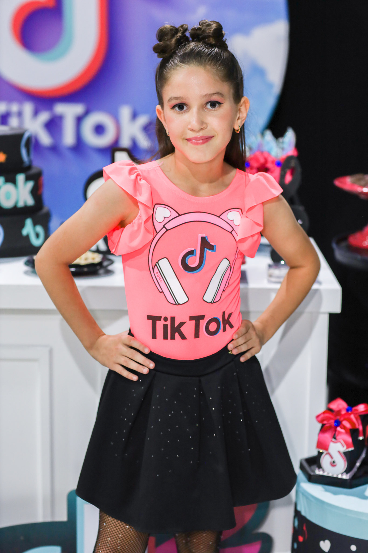 Fotografia profissional de festa infantil com o tema TikTok no Magic Day Buffet Park em Araraquara, por Ludimila Morais.