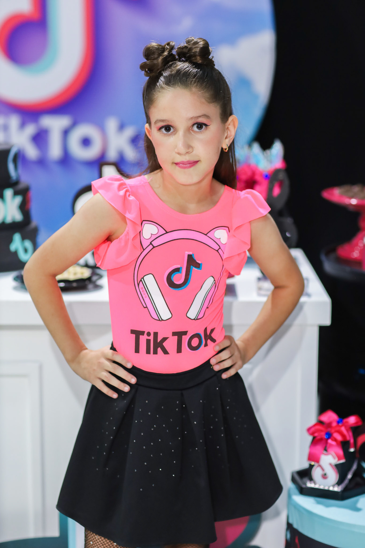 Fotografia profissional de festa infantil com o tema TikTok no Magic Day Buffet Park em Araraquara, por Ludimila Morais.