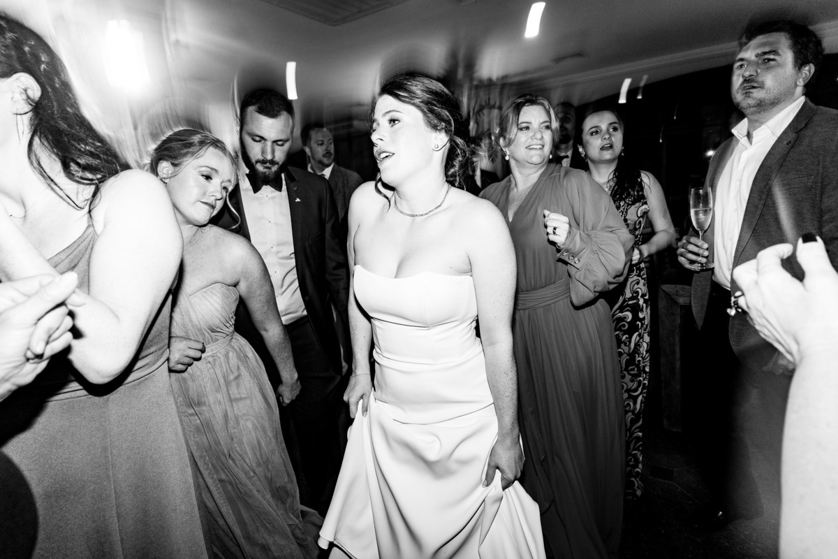 Casamento ao ar livre na Villa Riso | Tati e  Tyler | Fotografia de Casamento - RJ. Mais um Lindo casamento, e olha que ao longo desses anos já fotografamos mais de 300 casamentos, somos os fotógrafos de casamento mais abençoados do Rio de Janeiro.