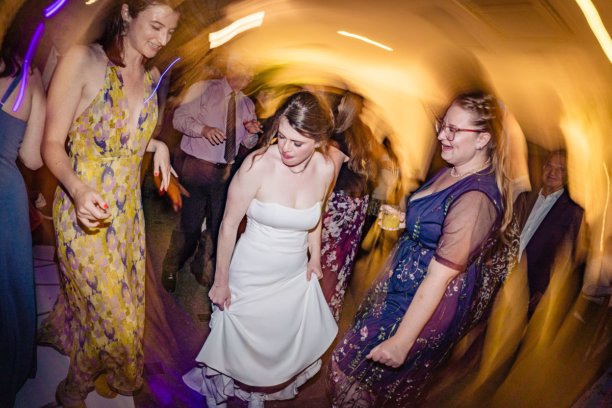 Casamento ao ar livre na Villa Riso | Tati e  Tyler | Fotografia de Casamento - RJ. Mais um Lindo casamento, e olha que ao longo desses anos já fotografamos mais de 300 casamentos, somos os fotógrafos de casamento mais abençoados do Rio de Janeiro.