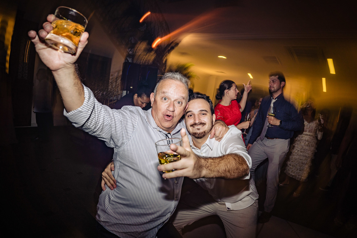 Casamento ao ar livre na Villa Riso | Tati e  Tyler | Fotografia de Casamento - RJ. Mais um Lindo casamento, e olha que ao longo desses anos já fotografamos mais de 300 casamentos, somos os fotógrafos de casamento mais abençoados do Rio de Janeiro.