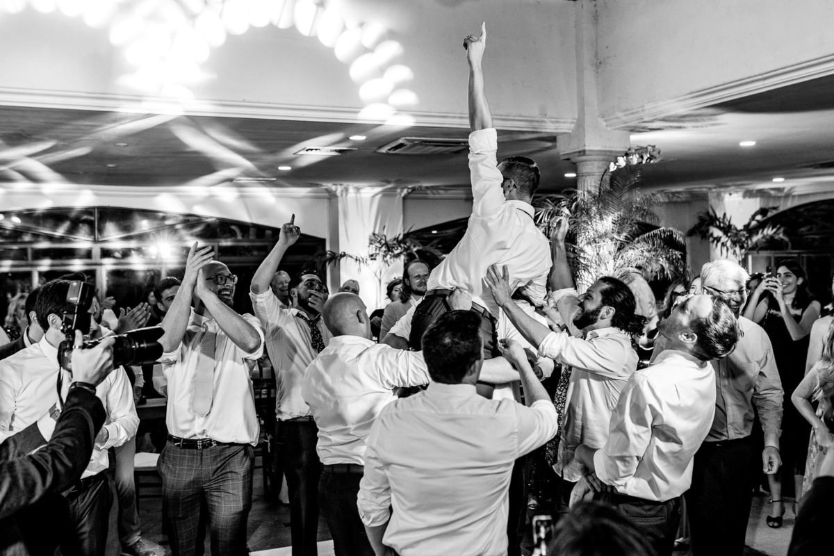 Casamento ao ar livre na Villa Riso | Tati e  Tyler | Fotografia de Casamento - RJ. Mais um Lindo casamento, e olha que ao longo desses anos já fotografamos mais de 300 casamentos, somos os fotógrafos de casamento mais abençoados do Rio de Janeiro.