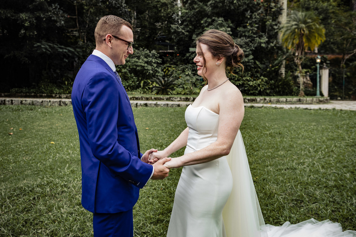 Casamento ao ar livre na Villa Riso | Tati e  Tyler | Fotografia de Casamento - RJ. Mais um Lindo casamento, e olha que ao longo desses anos já fotografamos mais de 300 casamentos, somos os fotógrafos de casamento mais abençoados do Rio de Janeiro.