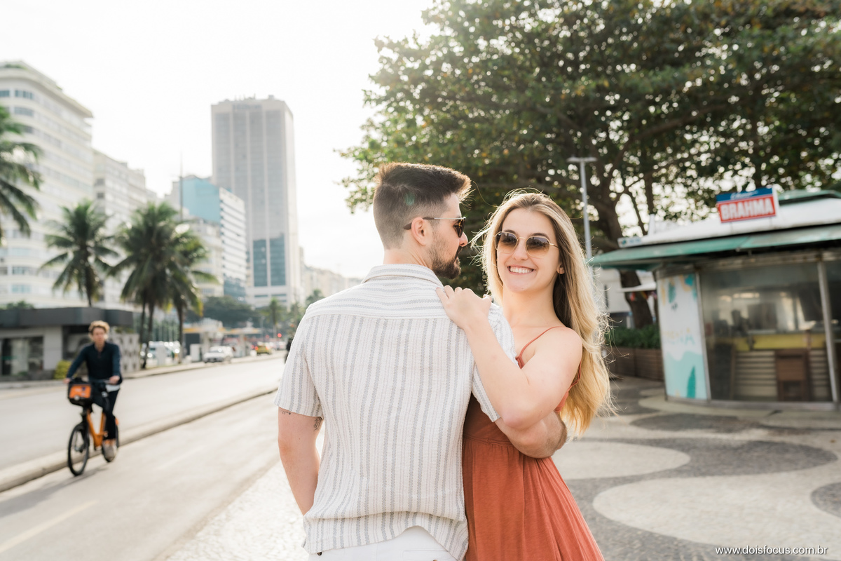 Fotografia de de casamento - Pré wedding - Ensaio urbano - Copacabana - Fotógrafo RJ - Ensaio fotográfico em Copacabana  