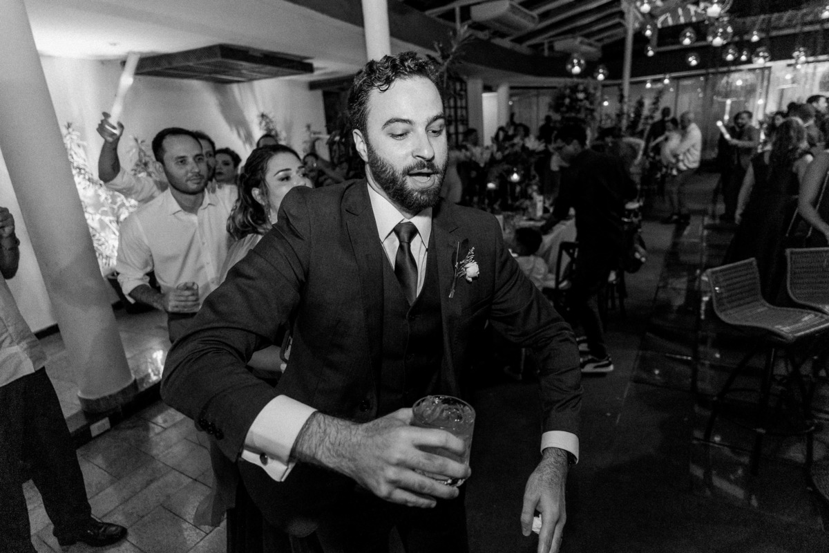 noivo-retrato-preto-branco-festa-casamento.jpg