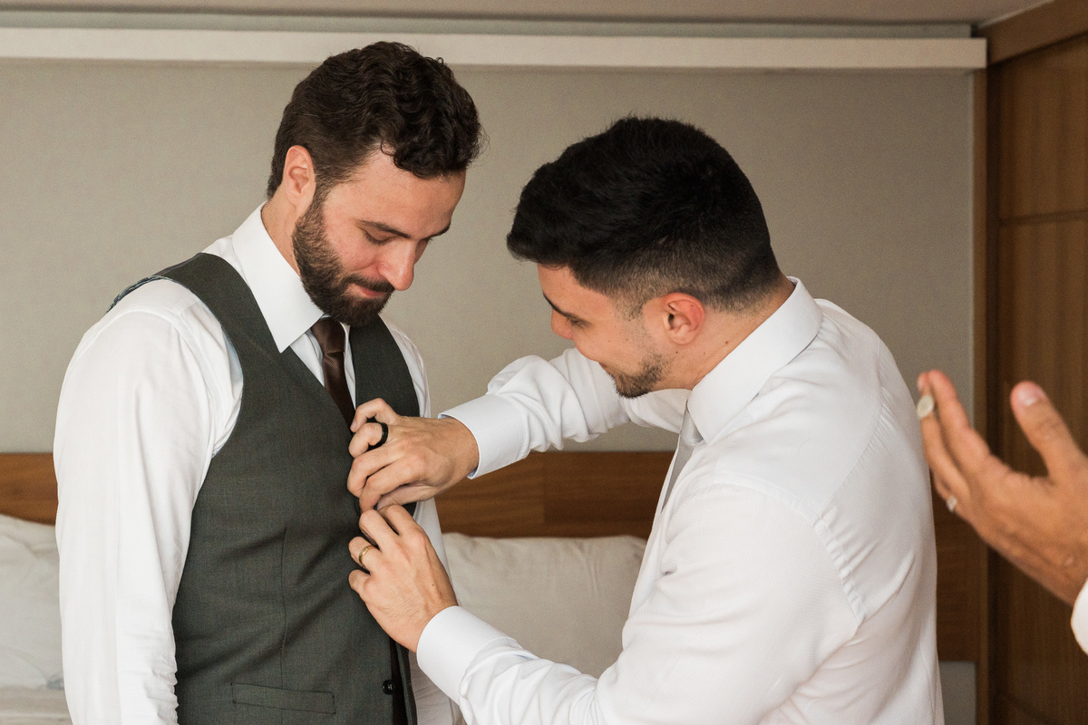 ajuste-gravata-noivo-padrinho-making-of.jpg