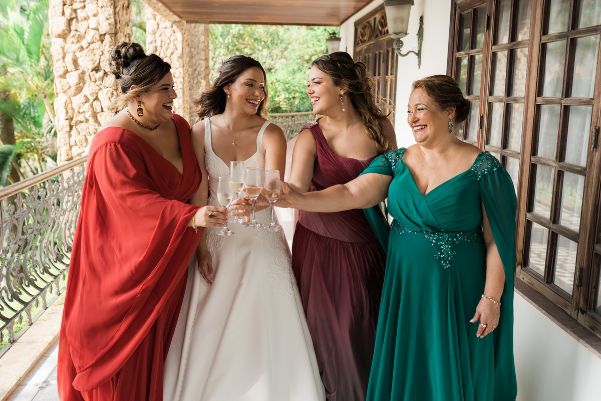 noiva-madrinhas-brinde-preparacao-casamento.jpg