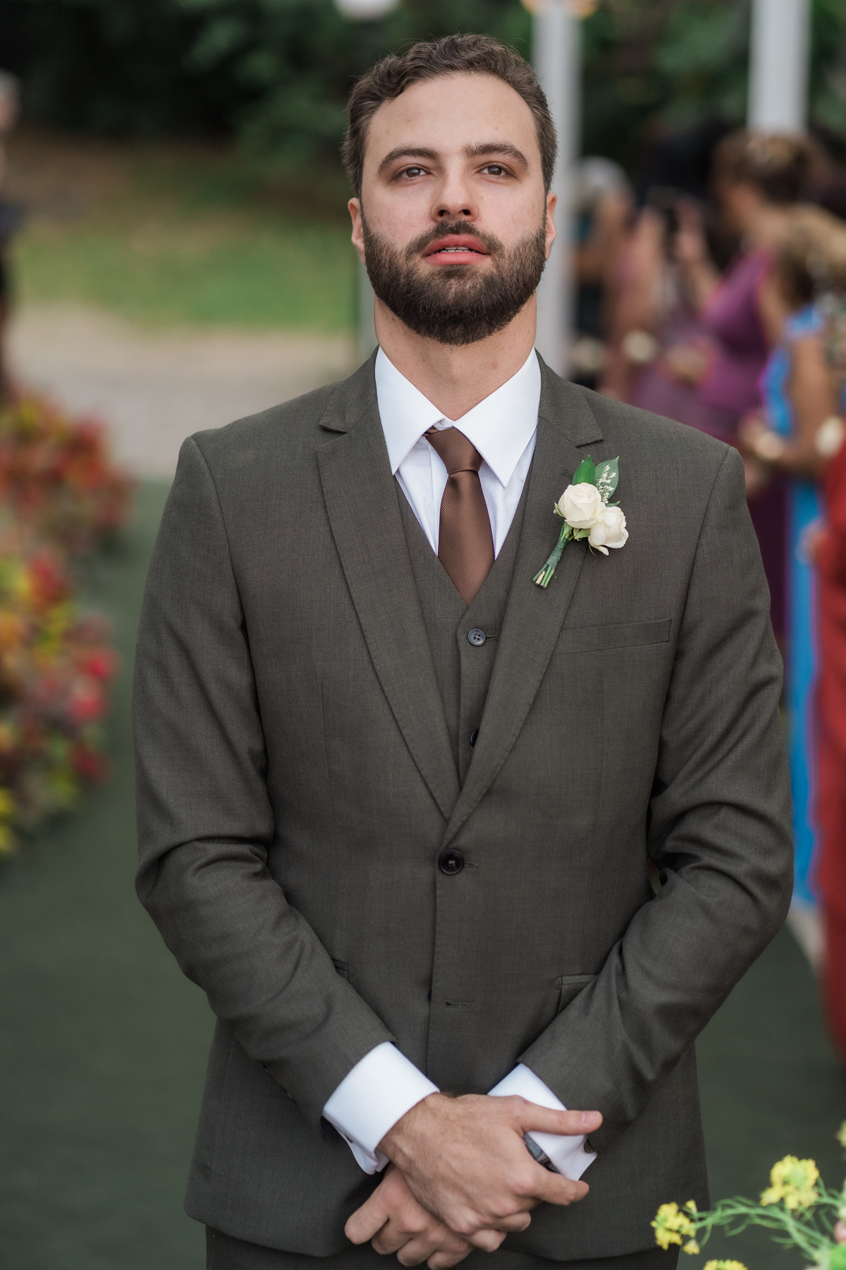 noivo-retrato-terno-detalhe-boutonniere.jpg
