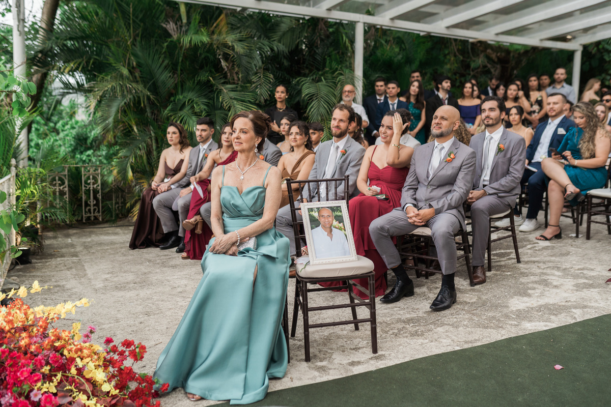 convidados-assistindo-cerimonia-casamento.jpg