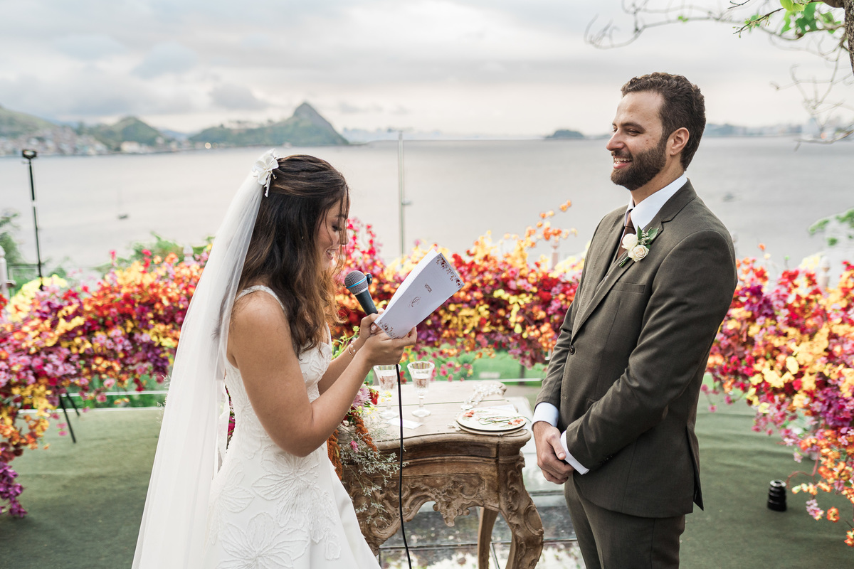 noiva-lendo-votos-casamento-emocao.jpg