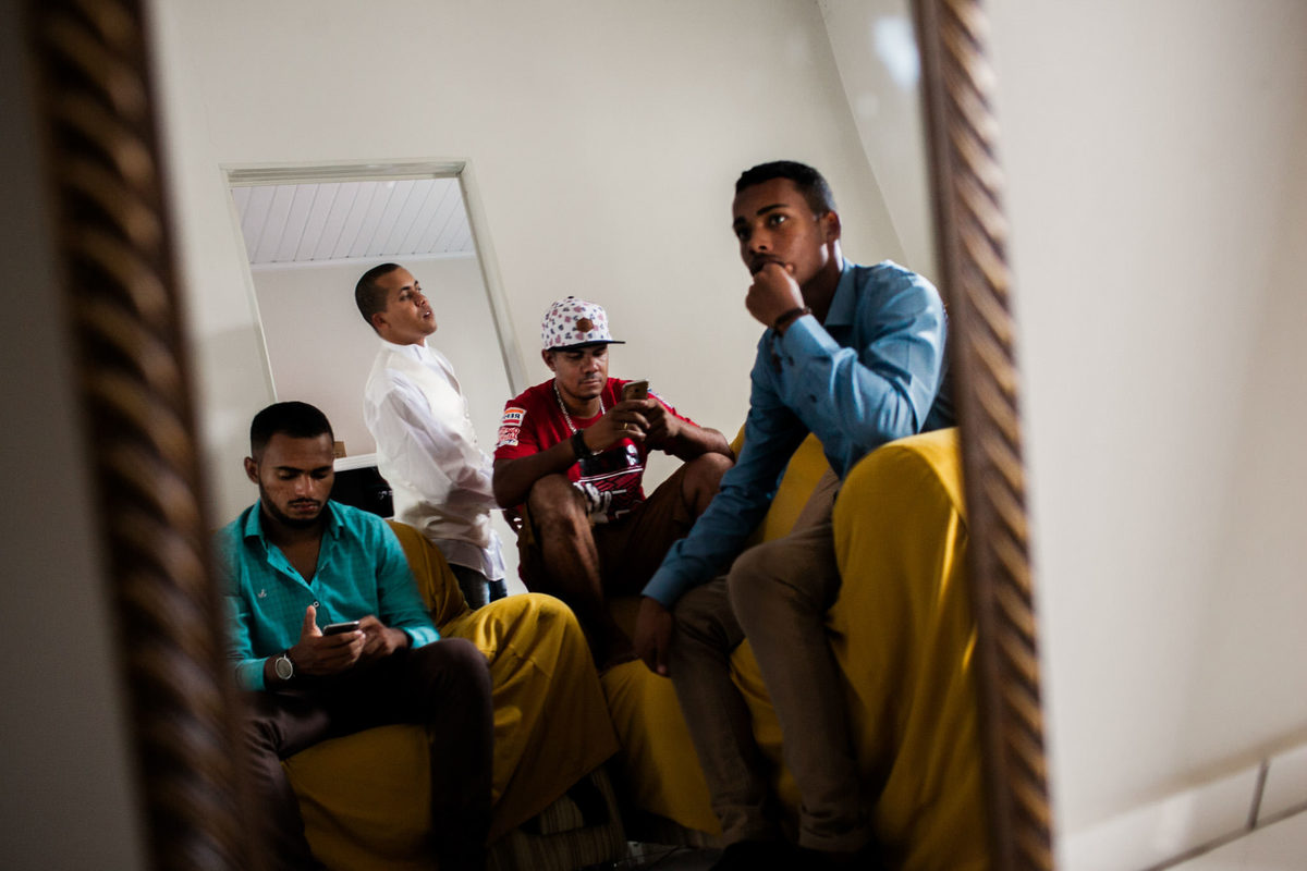 Fotografia  RJ -  Fotógrafo de Casamento - Casamento Radriely e Adson - Casamento em Posse Goiás - Casamento Regional - Dois Focus Fotografia de Casamento - Fotografia documental de casamento - Making of do noivo - Making of noivo adson. 