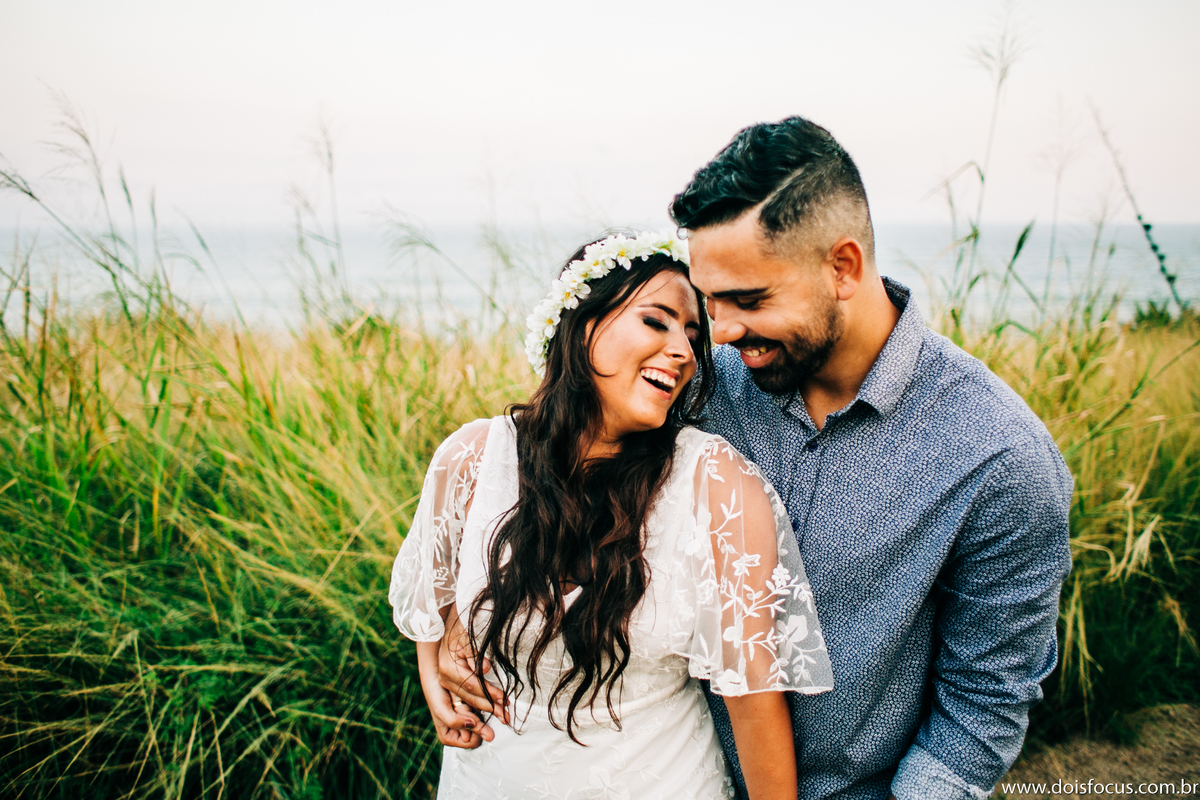 Dois focus - Fotografia RJ - Ensaio pré casamento - Pré wedding - Fotografia de casamento RJ - Ensaio Casal - Ensaio de noivos - Rio de Janeiro - Ensaio pré casamento Letícia e natanael - Ensaio em grumari - Fim de tarde em grumari - Ensaio em grumari.