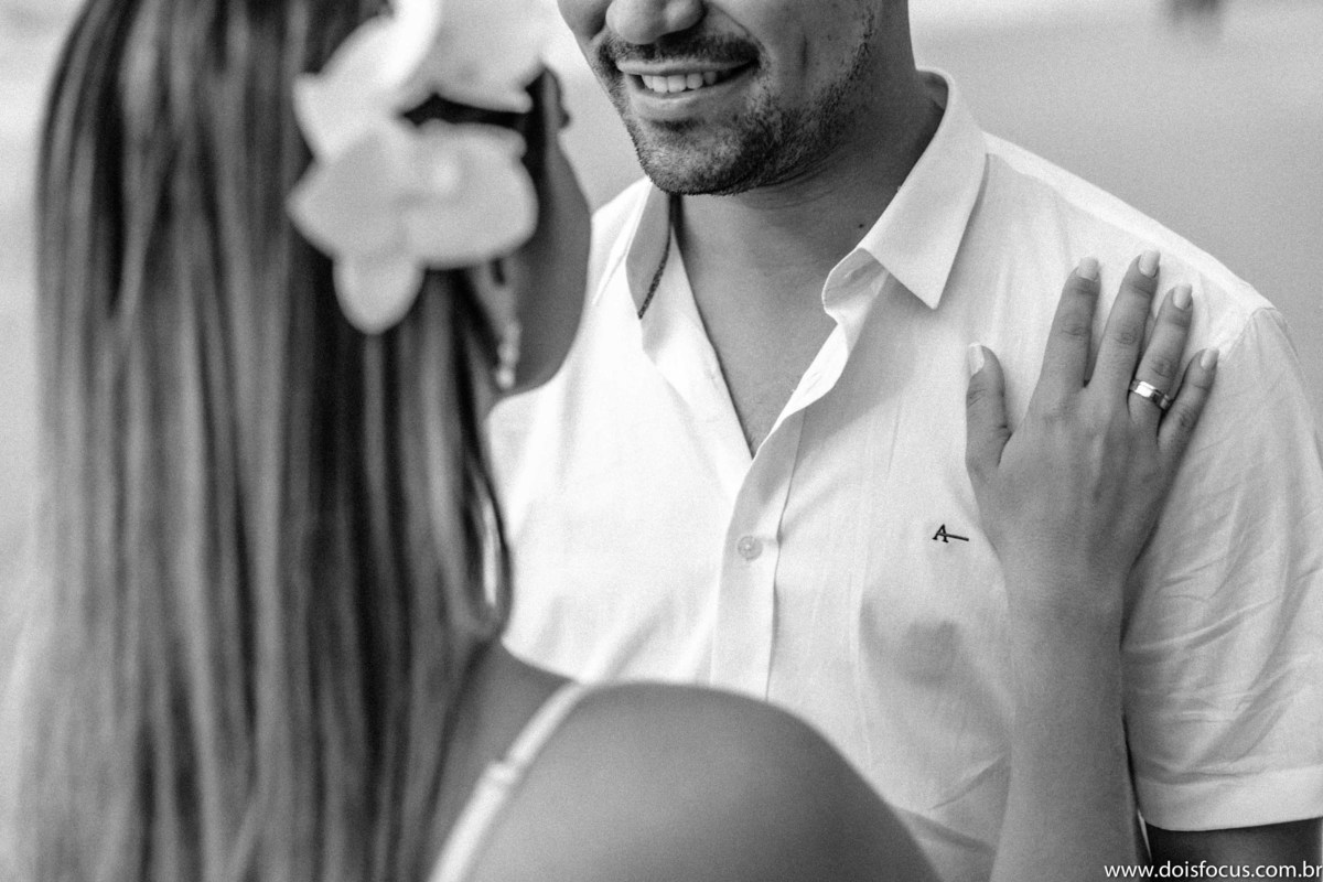  Casal apaixonado em Grumari  - ensaio de noivado -  pré casamento - prewedding - Samyla e Rafael