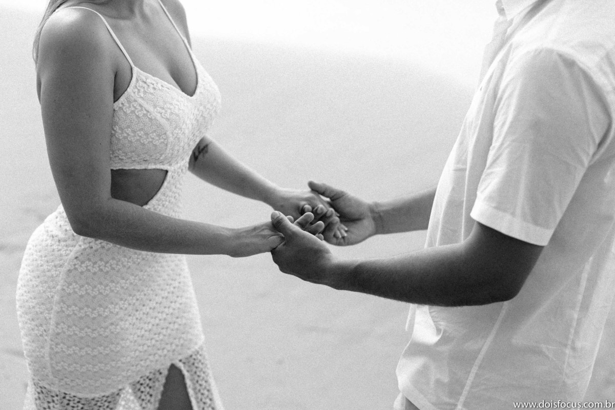  Casal apaixonado em Grumari  - ensaio de noivado -  pré casamento - prewedding - Samyla e Rafael