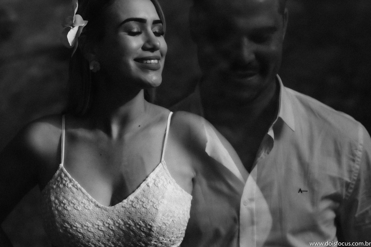  Casal apaixonado em Grumari  - ensaio de noivado -  pré casamento - prewedding - Samyla e Rafael