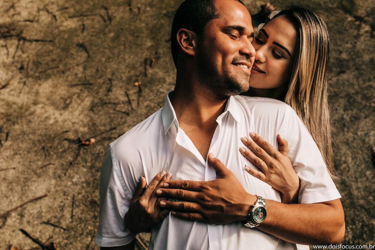  Casal apaixonado em Grumari  - ensaio de noivado -  pré casamento - prewedding - Samyla e Rafael