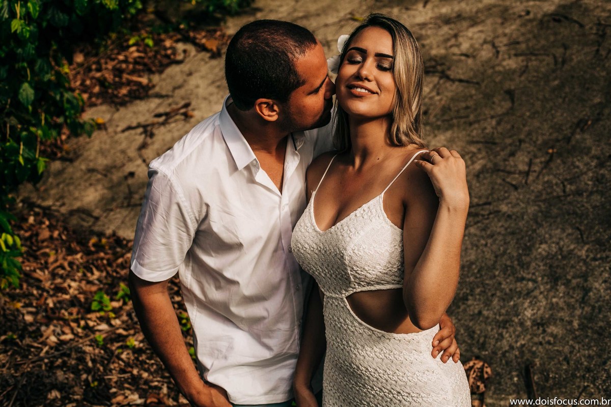  Casal apaixonado em Grumari  - ensaio de noivado -  pré casamento - prewedding - Samyla e Rafael