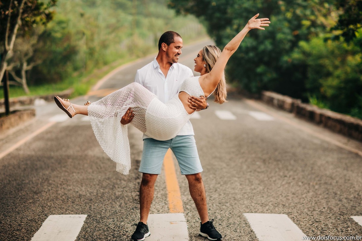  Casal apaixonado em Grumari  - ensaio de noivado -  pré casamento - prewedding - Samyla e Rafael