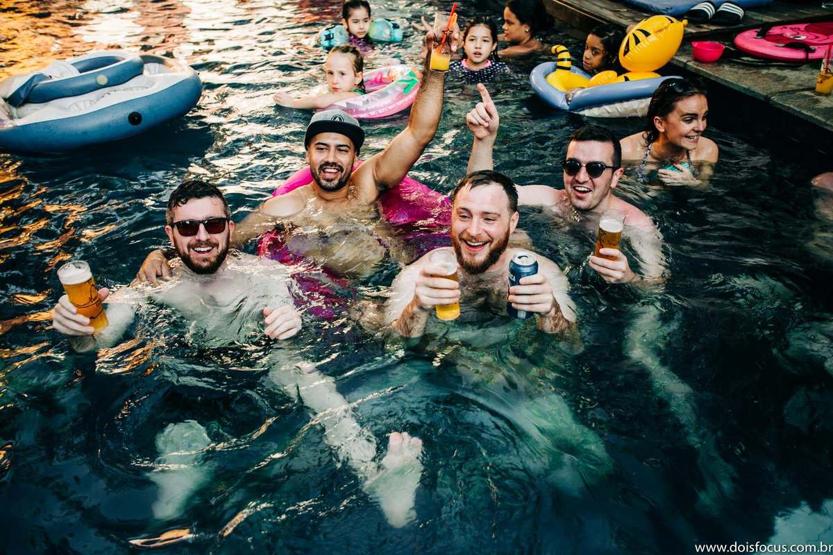 gringos na piscina - Making of da noivo -Casamento  -  Fotógrafo de casamento - fotógrafo rj - 