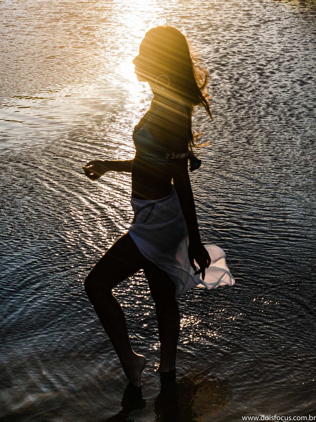 Ensaio 15 anos em Grumari - ensaio debutante na prafia - fotografia de 15 anos.