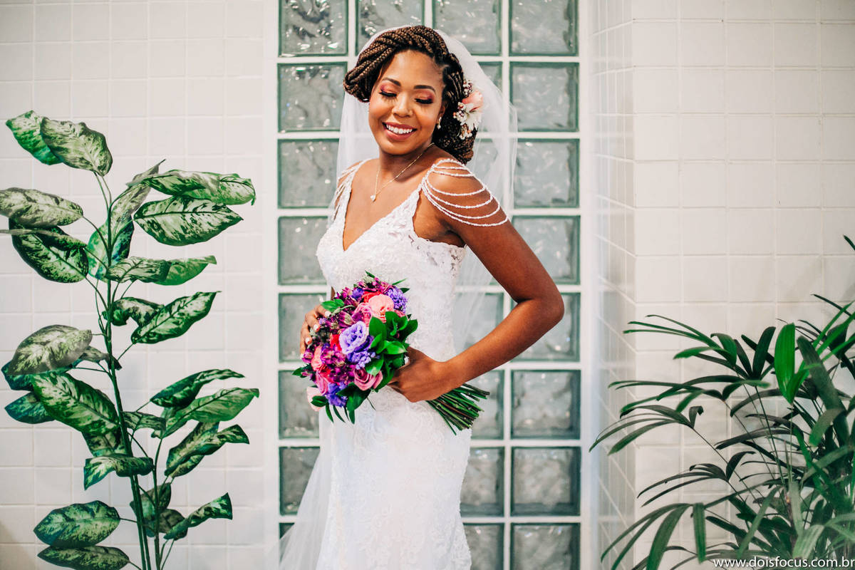 retrato da noiva antes do casamento - Making of da noiva com amigos e familiares 