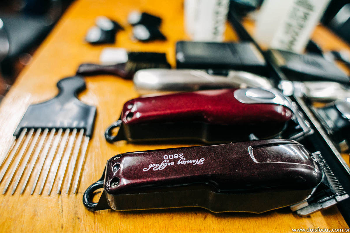 making of do noivo na barbearia com os amigos