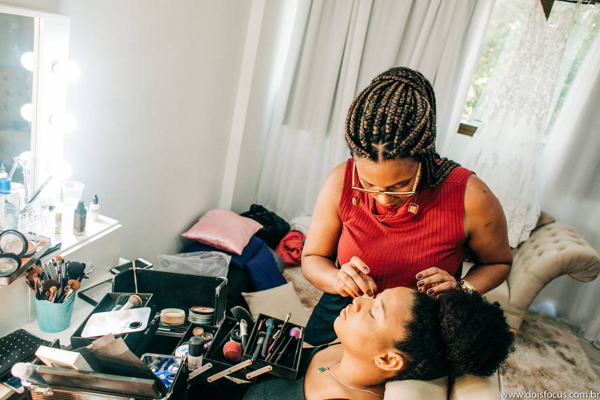 Making of da noiva com amigos e familiares 