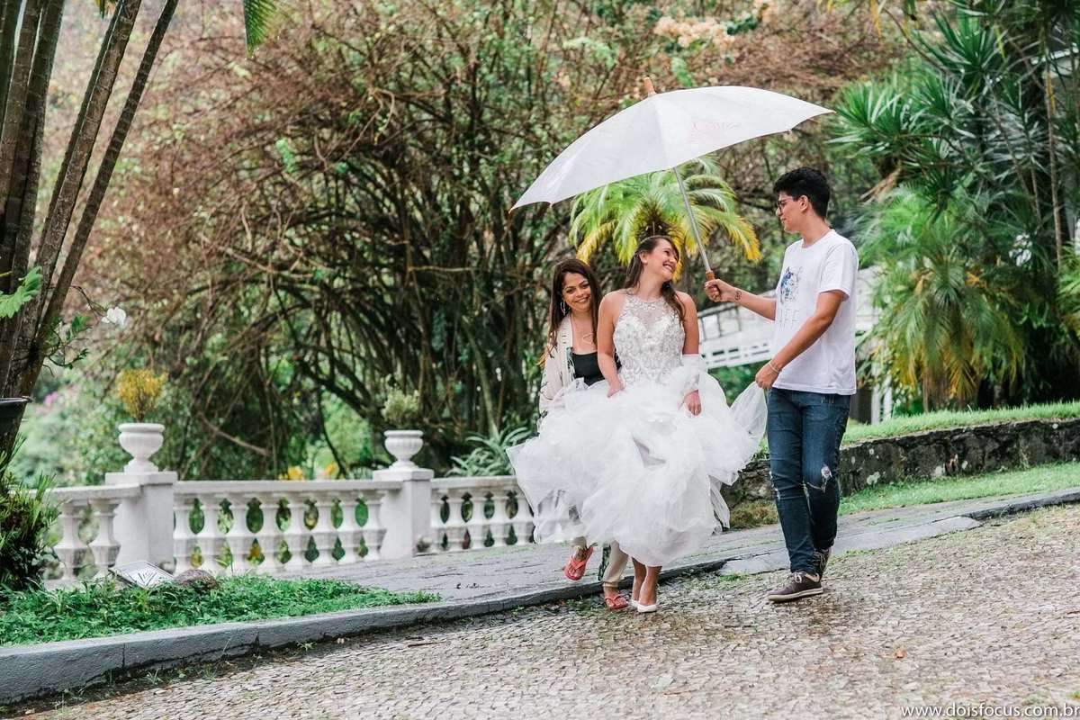 #mansaorosa #noivascariocas #casamento #noivasdobrasil #noivasp #noivario #fotografodecasamento #fotosdecasamento #noivas2020 #noivas2019 #casamentorj #noivasrio #vestidodecasamento #riodejaneiro #lapisdenoiva #vestidodenoiva #penteadosparanoivas 