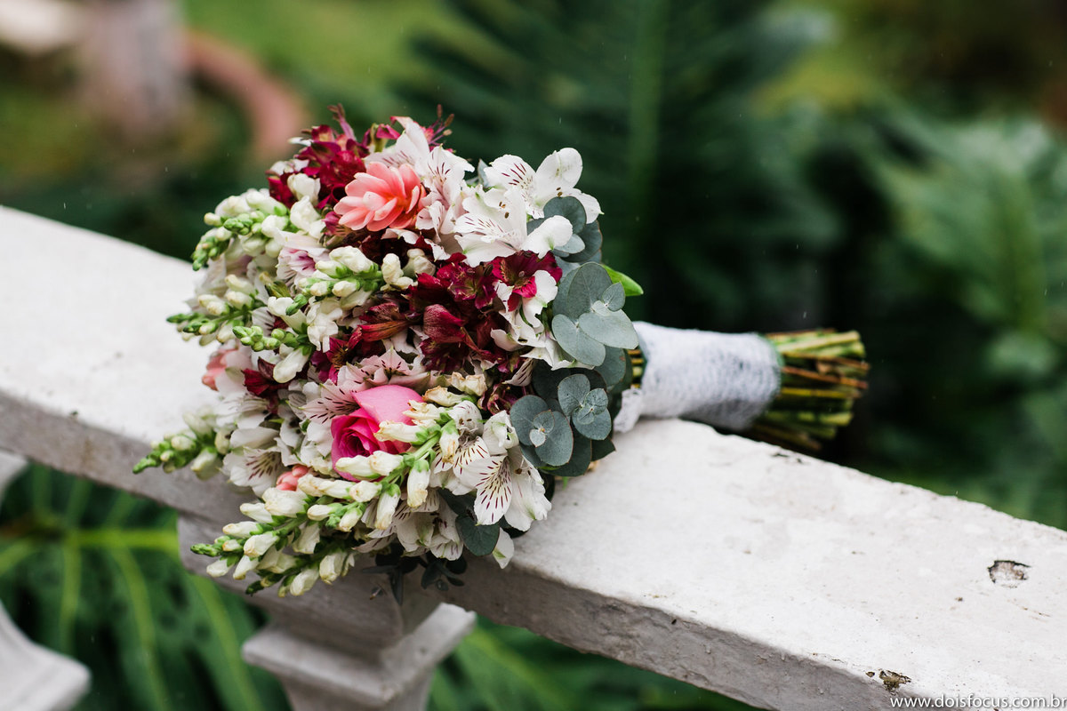 #mansaorosa #noivascariocas #casamento #noivasdobrasil #noivasp #noivario #fotografodecasamento #fotosdecasamento #noivas2020 #noivas2019 #casamentorj #noivasrio #vestidodecasamento #riodejaneiro #lapisdenoiva #vestidodenoiva #penteadosparanoivas 