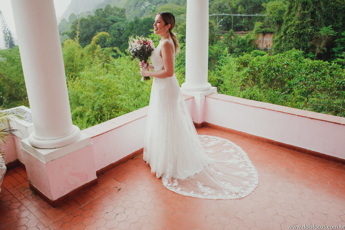 #mansaorosa #noivascariocas #casamento #noivasdobrasil #noivasp #noivario #fotografodecasamento #fotosdecasamento #noivas2020 #noivas2019 #casamentorj #noivasrio #vestidodecasamento #riodejaneiro #lapisdenoiva #vestidodenoiva #penteadosparanoivas 