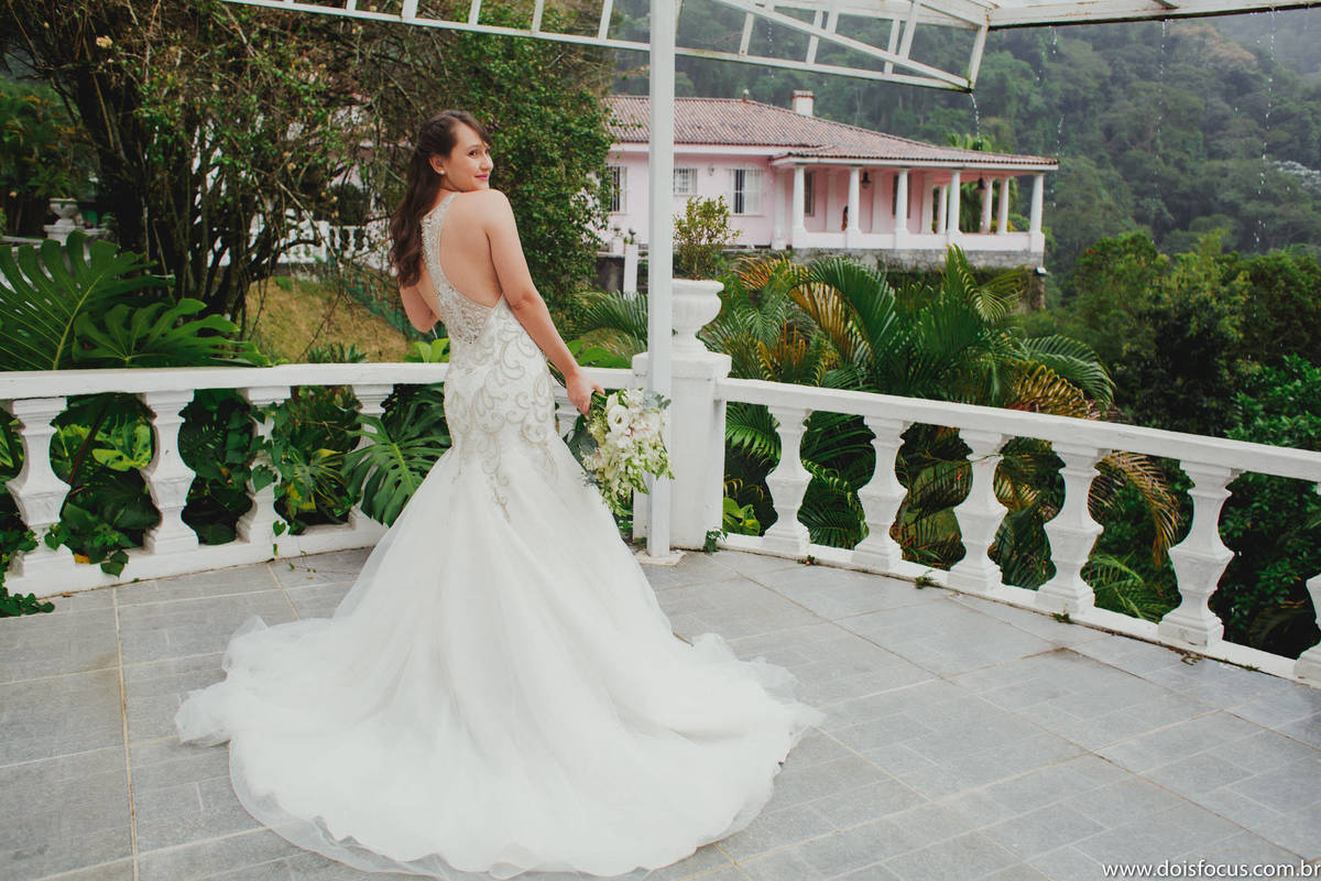 #mansaorosa #noivascariocas #casamento #noivasdobrasil #noivasp #noivario #fotografodecasamento #fotosdecasamento #noivas2020 #noivas2019 #casamentorj #noivasrio #vestidodecasamento #riodejaneiro #lapisdenoiva #vestidodenoiva #penteadosparanoivas 