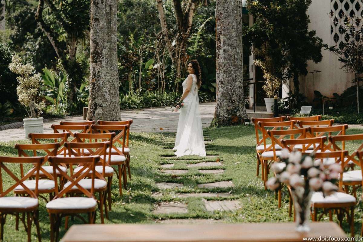 Germania Garten - Casamento - Vestido de Noiva - Editorial de Noivas - Casamento verdeGermania Garten - Casamento - Vestido de Noiva - Editorial de Noivas - Casamento verde - Dois Focus - John Caldeira Fotógrafo.- Dois Focus - John Caldeira Fotógraf.
