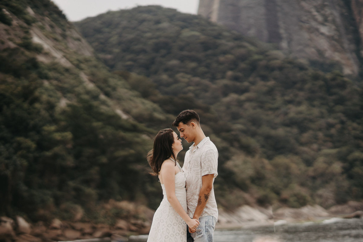 Casal apaixonado na Urca - Pré wedding - Matheus Sant'Anna - @matheussantannapatisserie - Fotógrafo de Casamento  - Rio de Janeiro - Urca - Ensaio na Urca