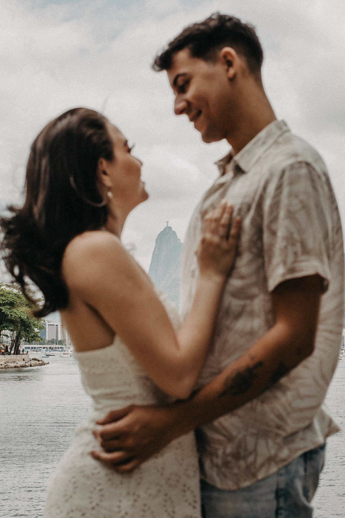 Casal apaixonado na Urca - Pré wedding - Matheus Sant'Anna - @matheussantannapatisserie - Fotógrafo de Casamento  - Rio de Janeiro - Urca - Ensaio na Urca