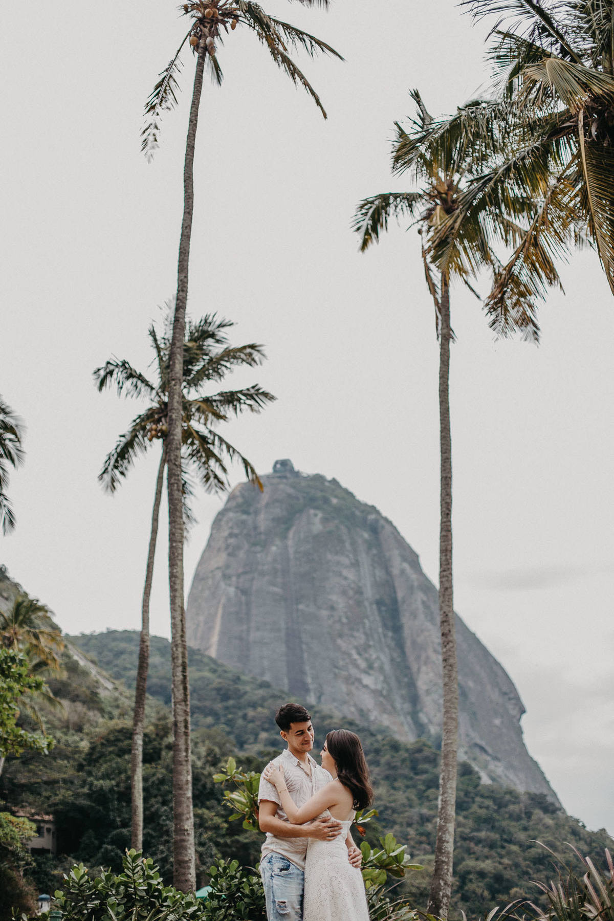 Casal apaixonado na Urca - Pré wedding - Matheus Sant'Anna - @matheussantannapatisserie - Fotógrafo de Casamento  - Rio de Janeiro - Urca - Ensaio na Urca