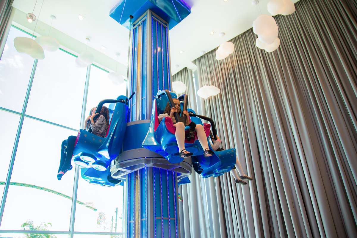 Aniversário, festa, um ano, doces, bexigas, temas, bagunça, criança, 