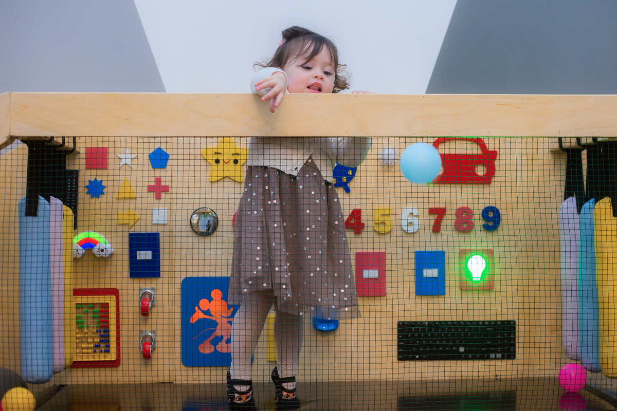 Aniversário, festa, um ano, doces, bexigas, temas, bagunça, criança, 