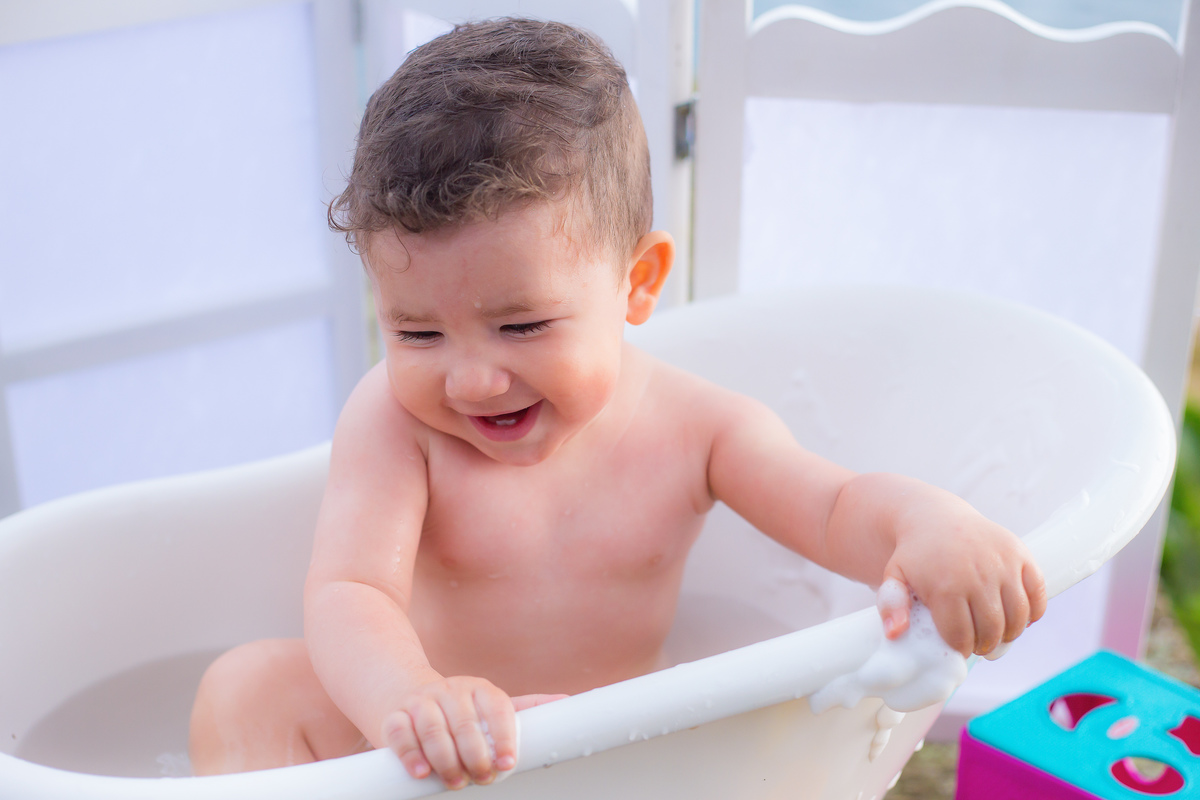 Família, criança, infantil, bagunça, smash the cake, smash the water, alegria. 