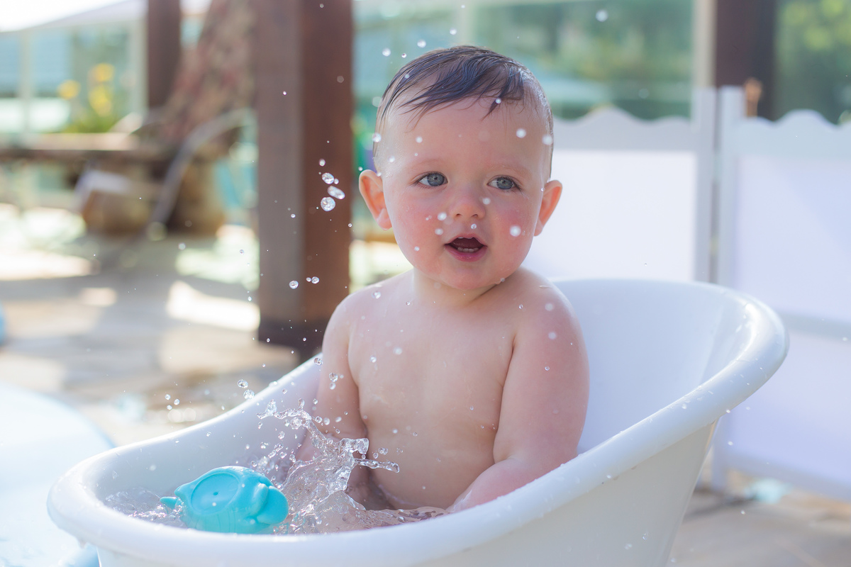 Família, criança, infantil, bagunça, smash the cake, smash the water, alegria. 