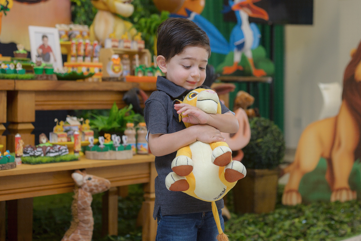 Aniversário, festa, um ano, doces, bexigas, temas, bagunça, criança, 