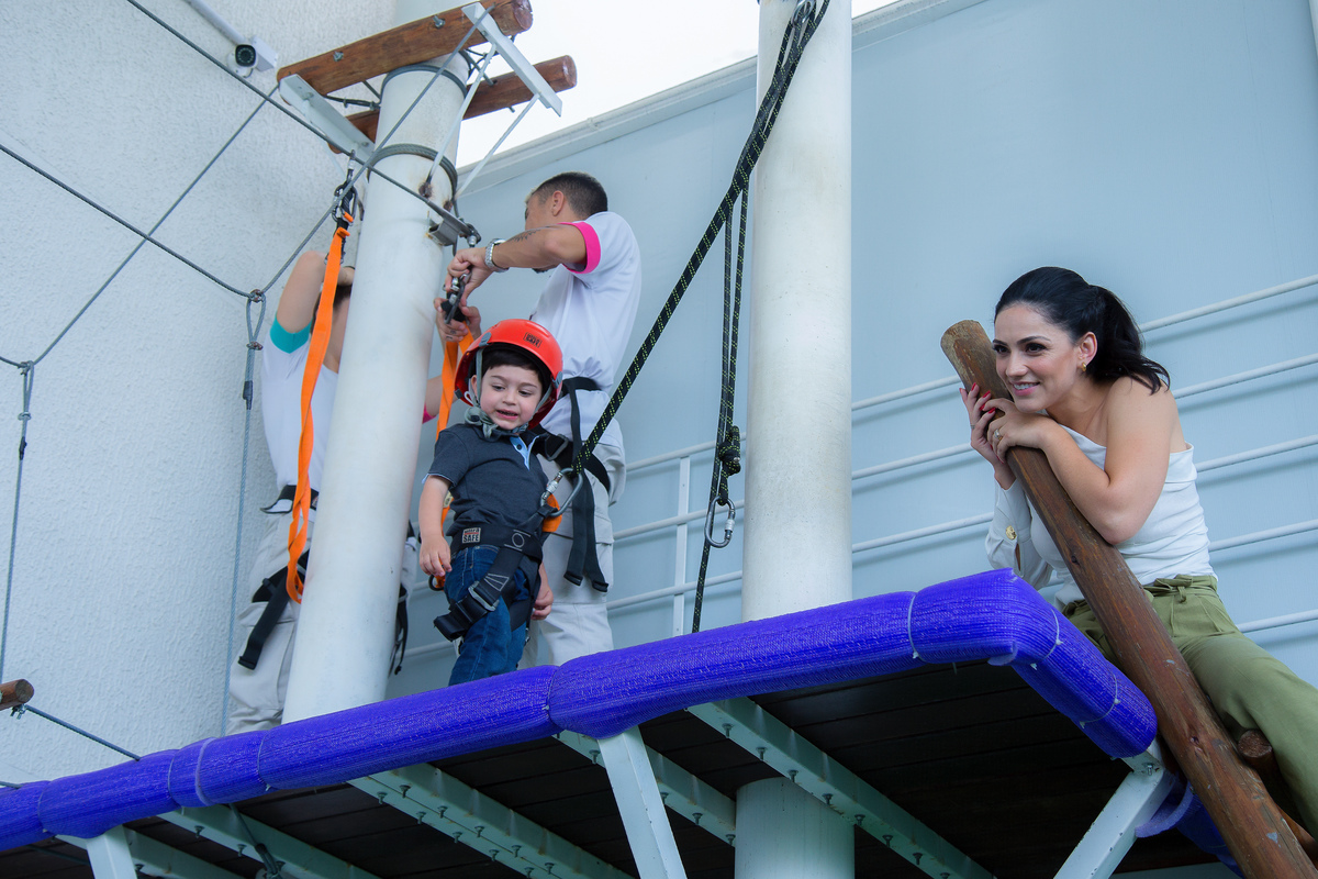 Aniversário, festa, um ano, doces, bexigas, temas, bagunça, criança, 