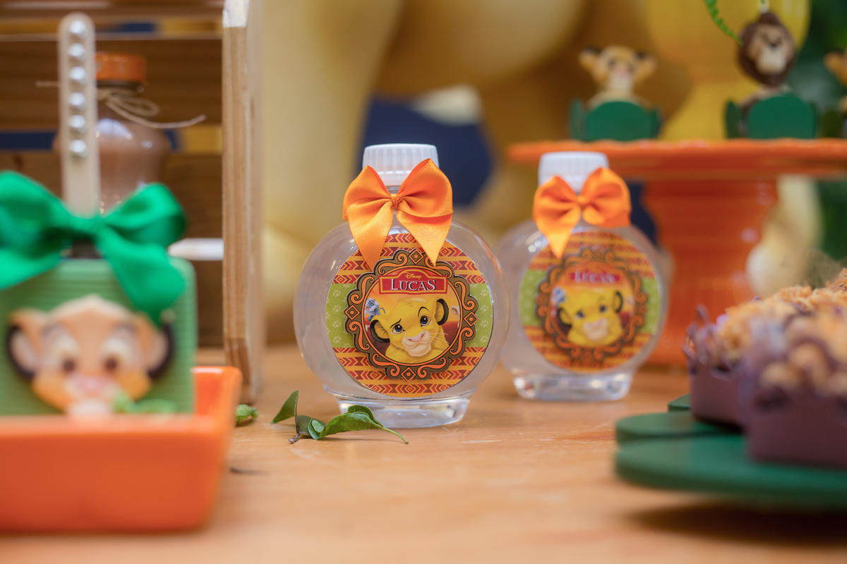 Aniversário, festa, um ano, doces, bexigas, temas, bagunça, criança, 