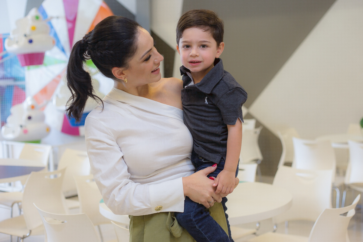 Aniversário, festa, um ano, doces, bexigas, temas, bagunça, criança, 