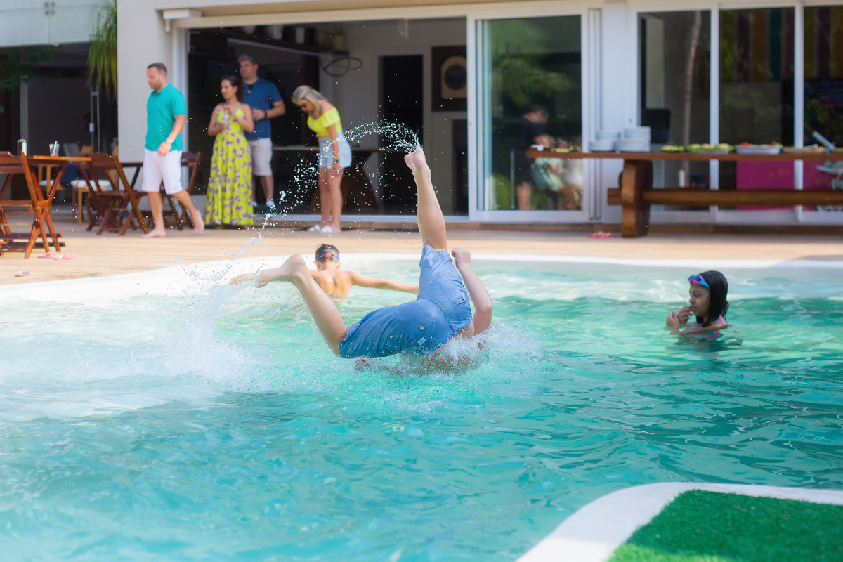 Aniversário, festa, um ano, doces, bexigas, temas, bagunça, criança, 