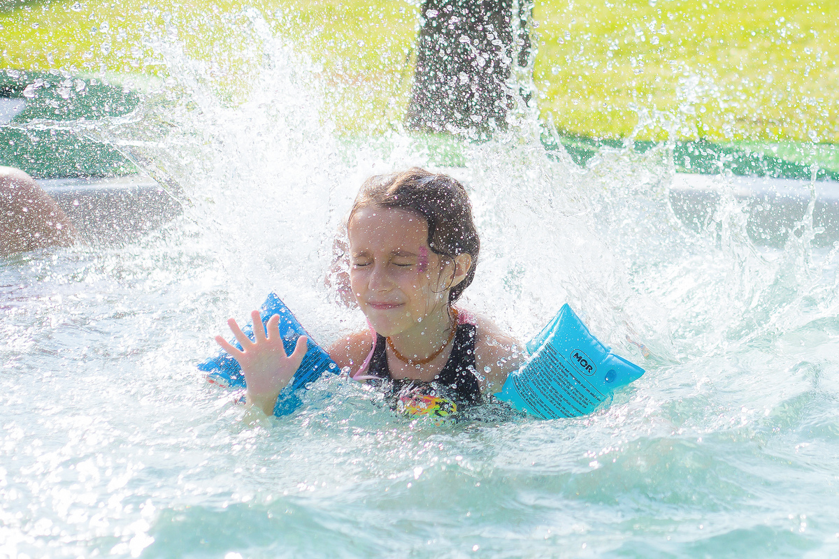 Aniversário, festa, um ano, doces, bexigas, temas, bagunça, criança, 