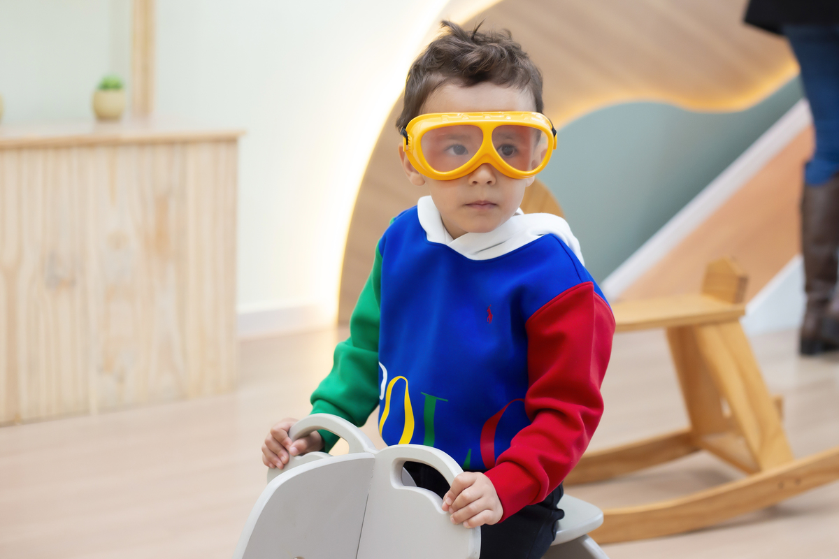 Aniversário, festa, um ano, doces, bexigas, temas, bagunça, criança, 