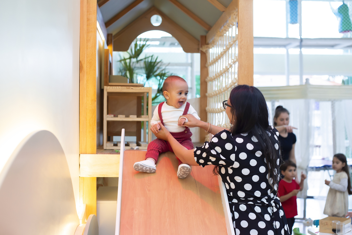 Aniversário, festa, um ano, doces, bexigas, temas, bagunça, criança, 